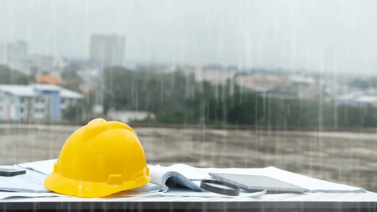 HSE-Blog-Ensuring-Construction-Safety-During-Monsoon-1-768x432